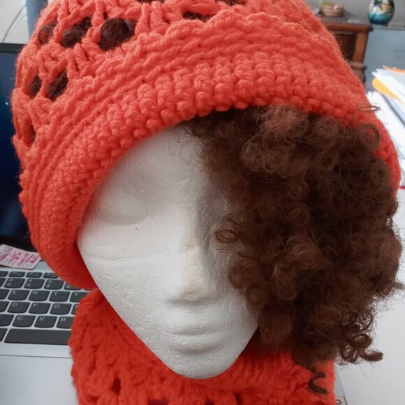 BEENIE & NECK SCARF SET - Picture 1 of 5